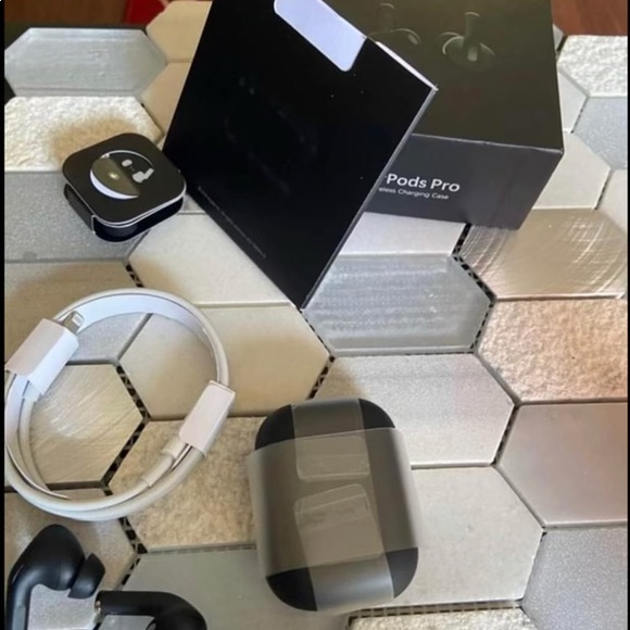 Black AirPods and AirPod pros - Picture 2 of 8